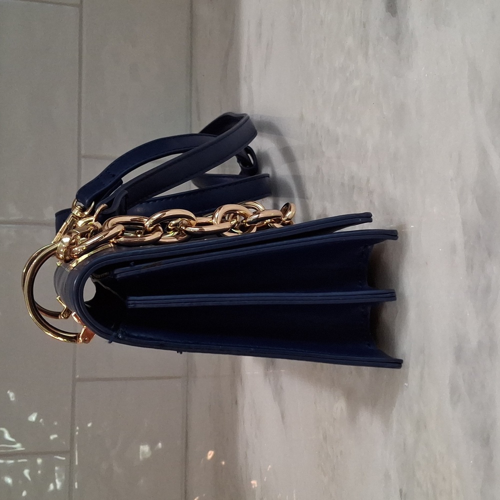 Chain Handbag - Picture 5 of 15